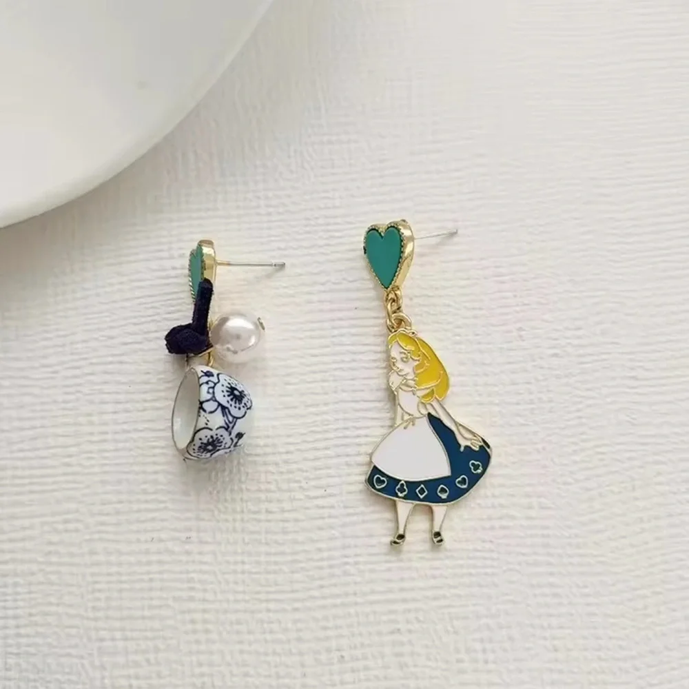 Alice in Wonderland Exclusive Earrings - Picture 4 of 4
